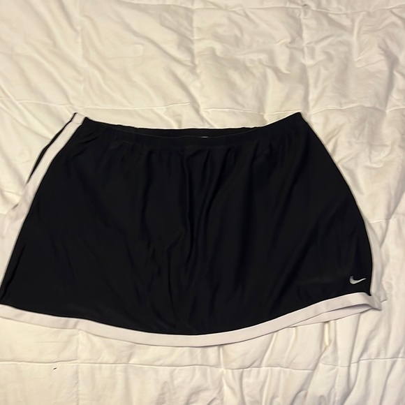 Kids Nike tennis skirt with built in shorts size 12-14 kids - Picture 1 of 3